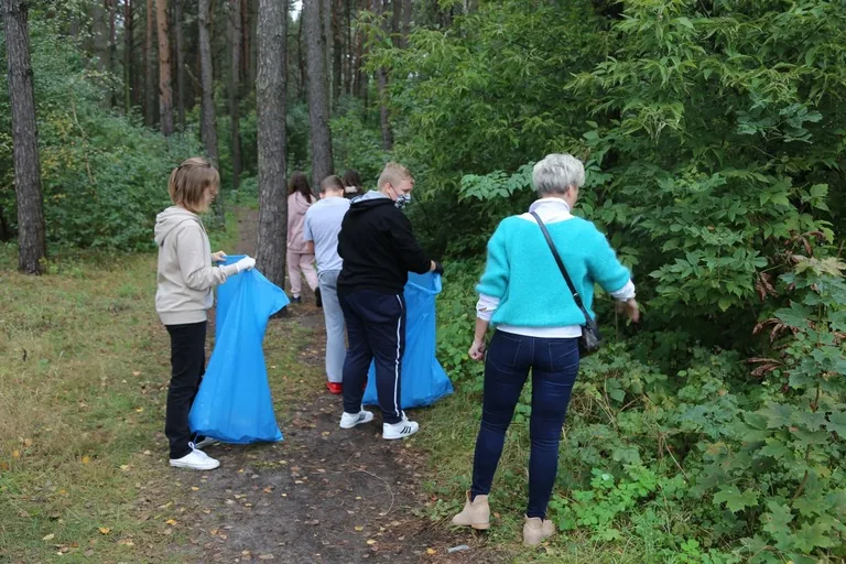 Akcja "Sprzątanie Świata" w Małkini Górnej (zdjęcia)
