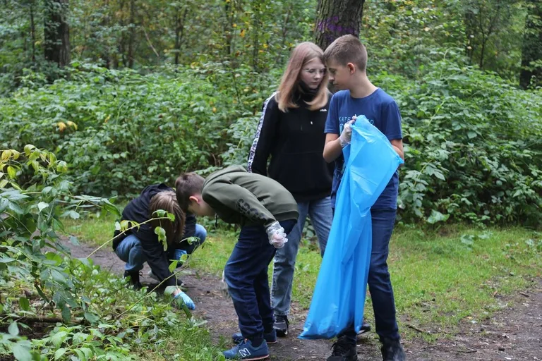 Akcja "Sprzątanie Świata" w Małkini Górnej (zdjęcia)
