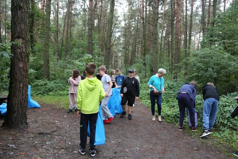 Akcja "Sprzątanie Świata" w Małkini Górnej (zdjęcia)