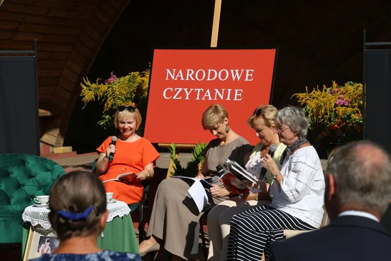 "Narodowe Czytanie" w Ostrowi Mazowieckiej (zdjęcia)