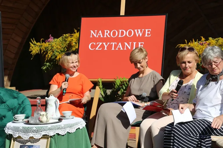 "Narodowe Czytanie" w Ostrowi Mazowieckiej (zdjęcia)