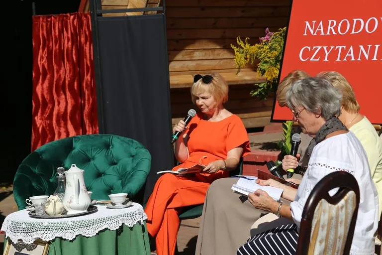 "Narodowe Czytanie" w Ostrowi Mazowieckiej (zdjęcia)