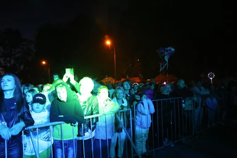 Zespół Łzy gwiazdą wieczoru dożynek gminnych! (zdjęcia)