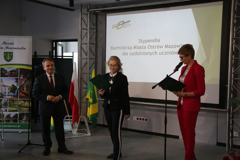 Burmistrz nagrodził najzdolniejszych uczniów w Ostrowi Mazowieckiej (zdjęcia)