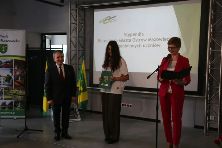Burmistrz nagrodził najzdolniejszych uczniów w Ostrowi Mazowieckiej (zdjęcia)