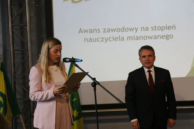 Burmistrz nagrodził najzdolniejszych uczniów w Ostrowi Mazowieckiej (zdjęcia)