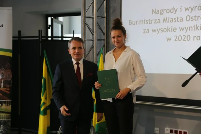 Burmistrz nagrodził najzdolniejszych uczniów w Ostrowi Mazowieckiej (zdjęcia)