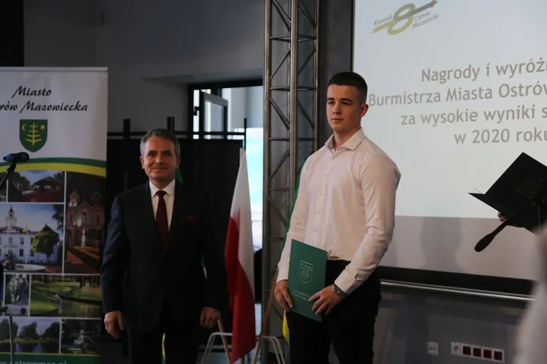 Burmistrz nagrodził najzdolniejszych uczniów w Ostrowi Mazowieckiej (zdjęcia)