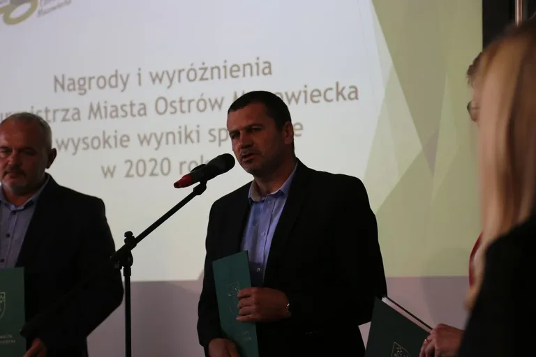 Burmistrz nagrodził najzdolniejszych uczniów w Ostrowi Mazowieckiej (zdjęcia)