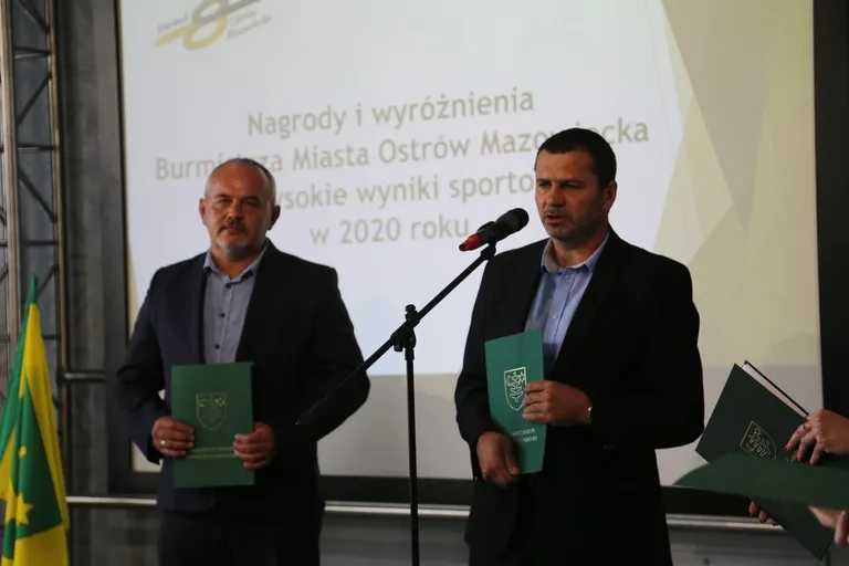 Burmistrz nagrodził najzdolniejszych uczniów w Ostrowi Mazowieckiej (zdjęcia)