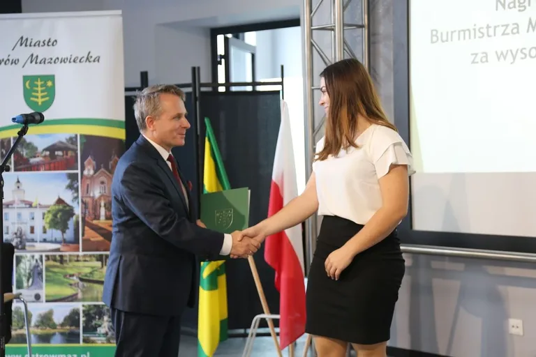 Burmistrz nagrodził najzdolniejszych uczniów w Ostrowi Mazowieckiej (zdjęcia)