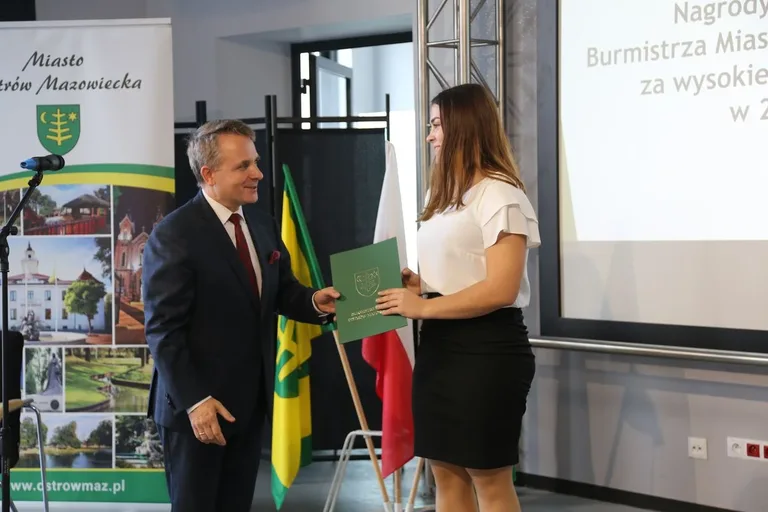 Burmistrz nagrodził najzdolniejszych uczniów w Ostrowi Mazowieckiej (zdjęcia)