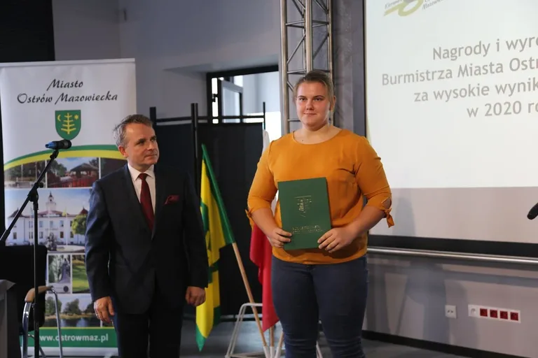 Burmistrz nagrodził najzdolniejszych uczniów w Ostrowi Mazowieckiej (zdjęcia)