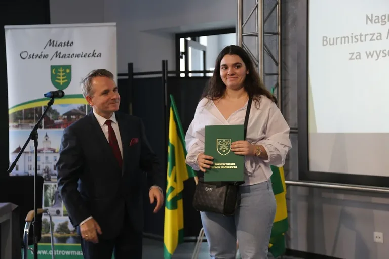 Burmistrz nagrodził najzdolniejszych uczniów w Ostrowi Mazowieckiej (zdjęcia)
