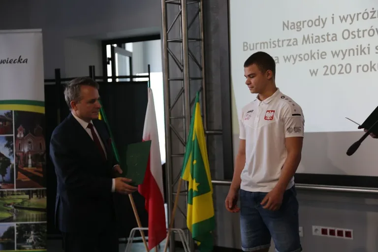 Burmistrz nagrodził najzdolniejszych uczniów w Ostrowi Mazowieckiej (zdjęcia)
