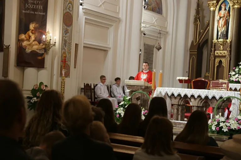 Uroczysta msza święta z okazji rozpoczęcia nowego roku szkolnego (zdjęcia)