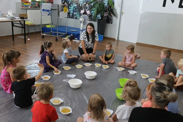 Wakacyjne warsztaty z sensoplastyki dla maluchów (zdjęcia)