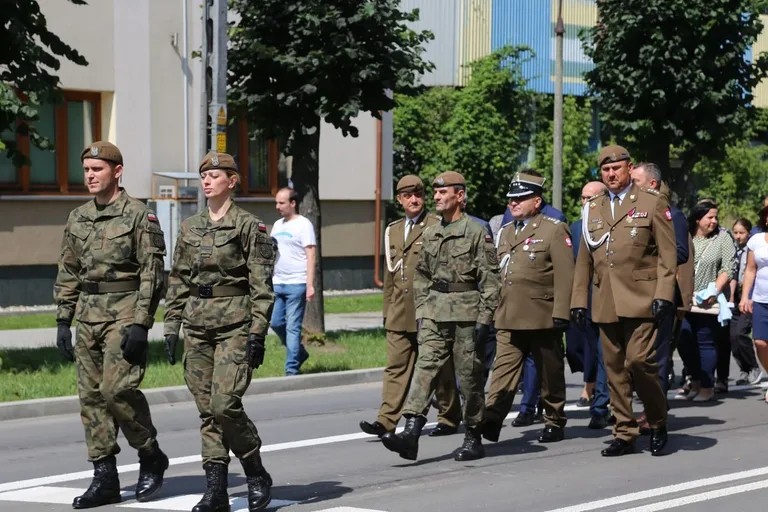 Uroczysty pogrzeb żołnierza w Ostrowi Mazowieckiej (zdjęcia)