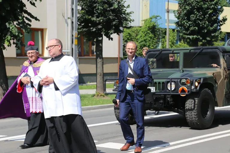 Uroczysty pogrzeb żołnierza w Ostrowi Mazowieckiej (zdjęcia)