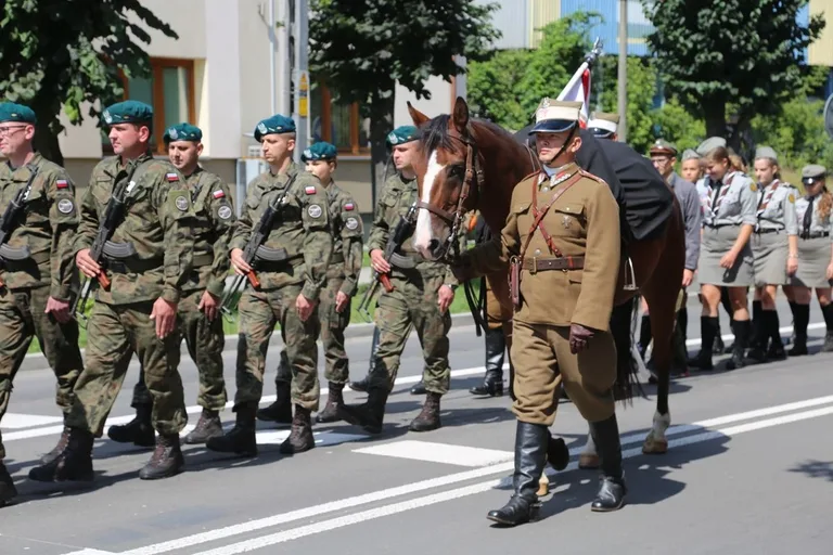Uroczysty pogrzeb żołnierza w Ostrowi Mazowieckiej (zdjęcia)