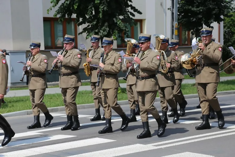 Uroczysty pogrzeb żołnierza w Ostrowi Mazowieckiej (zdjęcia)