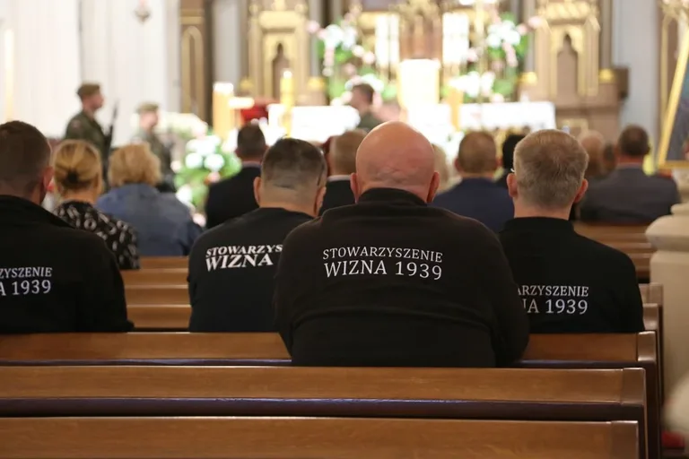 Uroczysty pogrzeb żołnierza w Ostrowi Mazowieckiej (zdjęcia)