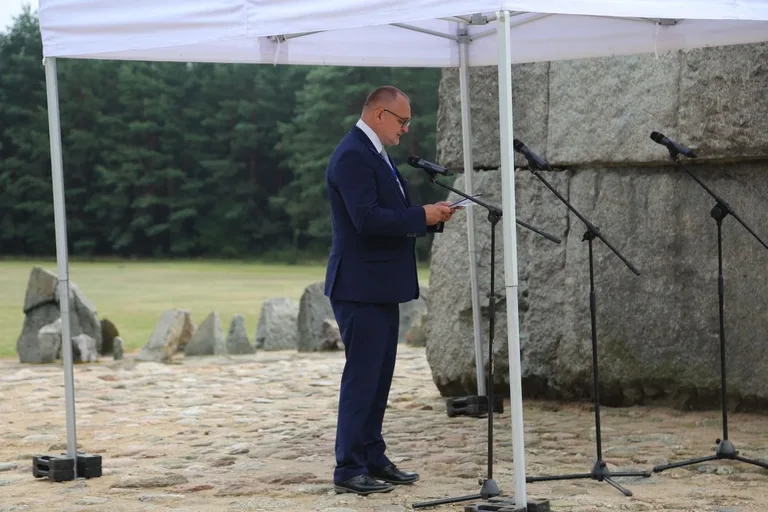 Obchody 78 rocznicy buntu więźniów obozu śmierci Treblinka II 