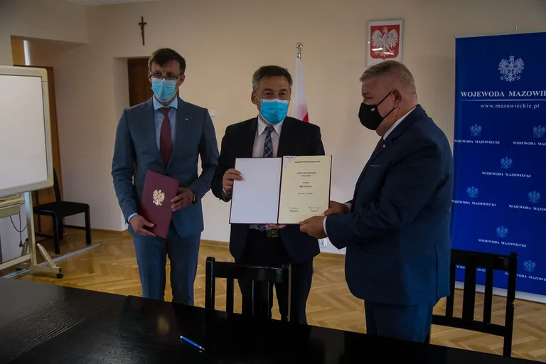 Podpisanie umów w ramach Rządowego Funduszu Rozwoju Dróg dla gmin (zdjęcia)
