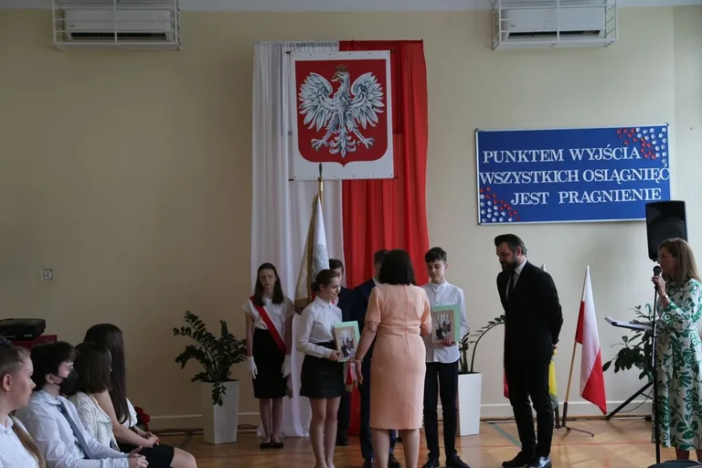 Zakończenie roku szkolnego w Szkole Podstawowej nr 4 w Ostrowi Mazowieckiej (zdjęcia)