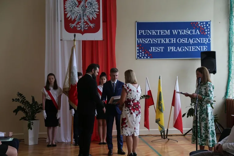 Zakończenie roku szkolnego w Szkole Podstawowej nr 4 w Ostrowi Mazowieckiej (zdjęcia)