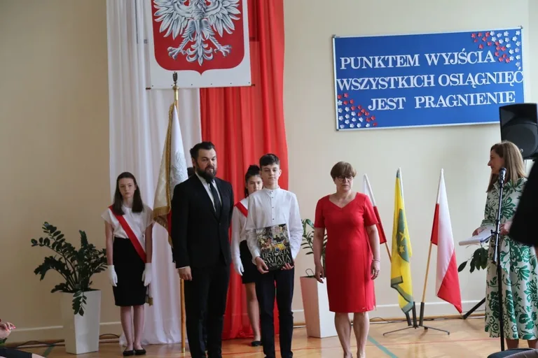 Zakończenie roku szkolnego w Szkole Podstawowej nr 4 w Ostrowi Mazowieckiej (zdjęcia)
