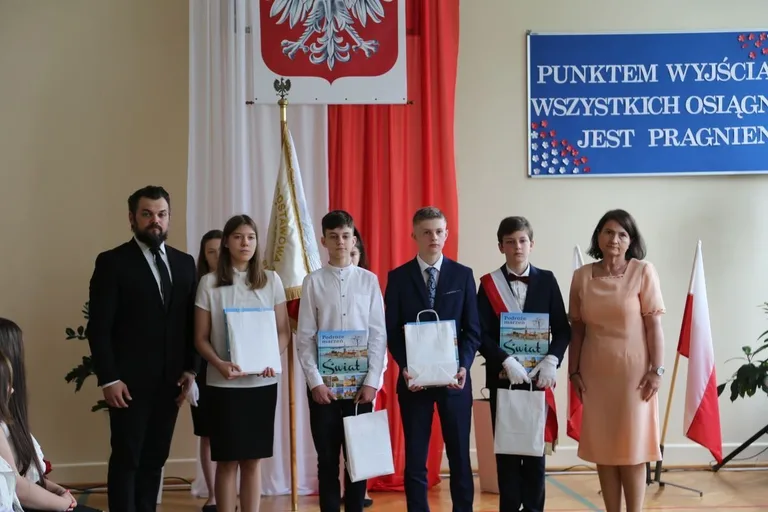 Zakończenie roku szkolnego w Szkole Podstawowej nr 4 w Ostrowi Mazowieckiej (zdjęcia)