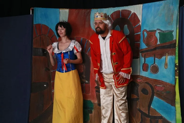 Teatrzyk "Królewna Śnieżka i 7 krasnoludków" w Małkini Górnej (zdjęcia)