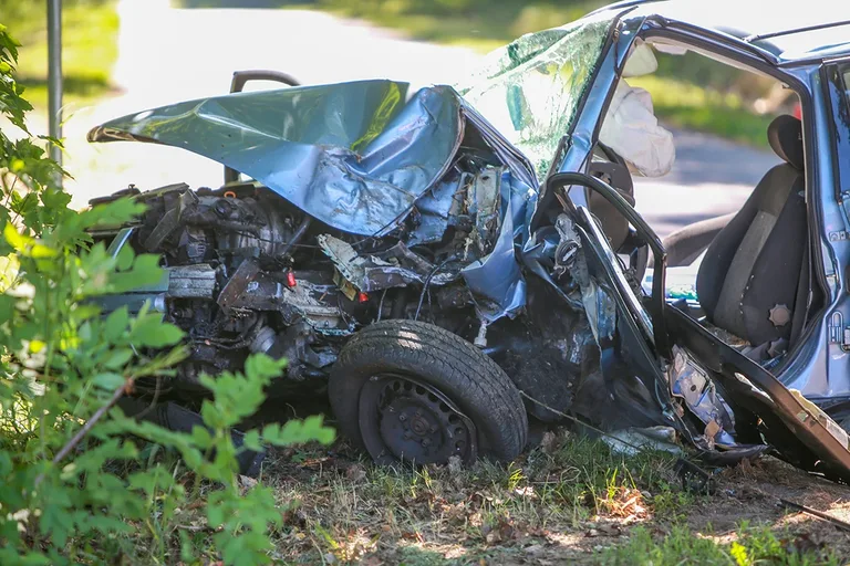 Wypadek w Starej Grabownicy. Strażacy rozcinali volkswagena (zdjęcia, aktualizacja)