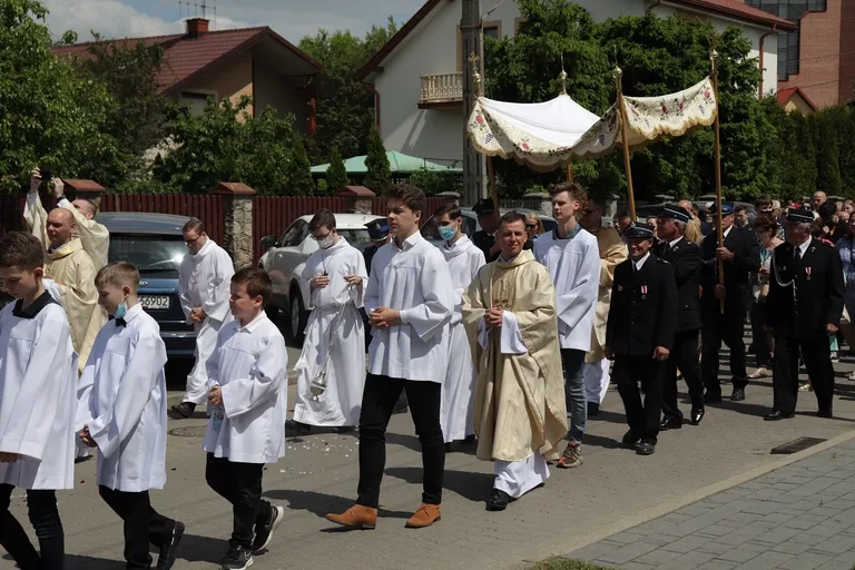 Uroczystości Bożego Ciała w parafii Chrystusa Dobrego Pasterza (zdjęcia)