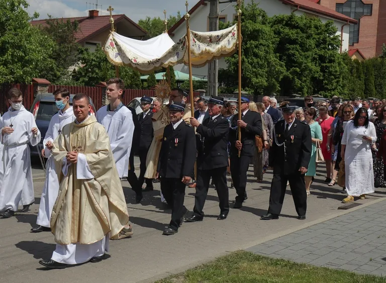 Uroczystości Bożego Ciała w parafii Chrystusa Dobrego Pasterza (zdjęcia)