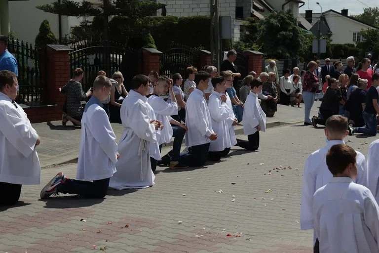 Uroczystości Bożego Ciała w parafii Chrystusa Dobrego Pasterza (zdjęcia)