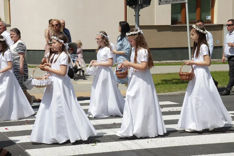 Uroczystości Bożego Ciała w parafii WNMP (zdjęcia)