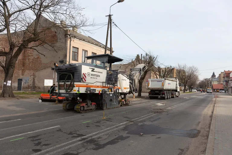 Rozpoczęły się prace remontowe ulicy 3 Maja (zdjęcia)