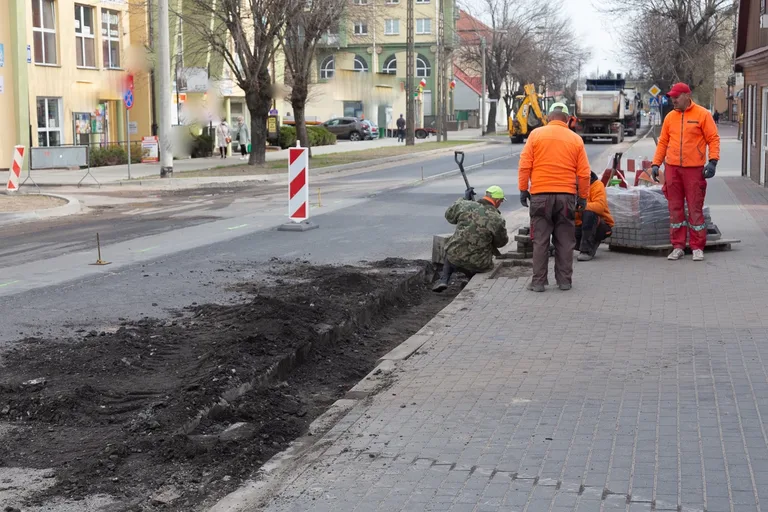 Rozpoczęły się prace remontowe ulicy 3 Maja (zdjęcia)