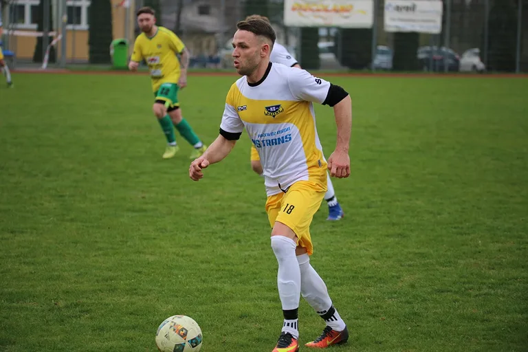 Status quo na górze. Derby na remis
