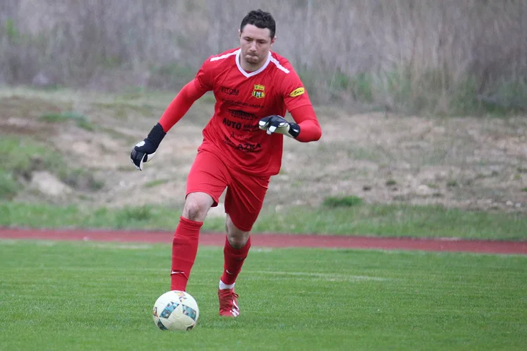 Status quo na górze. Derby na remis