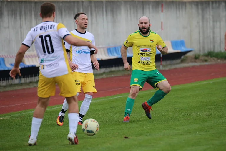 Status quo na górze. Derby na remis