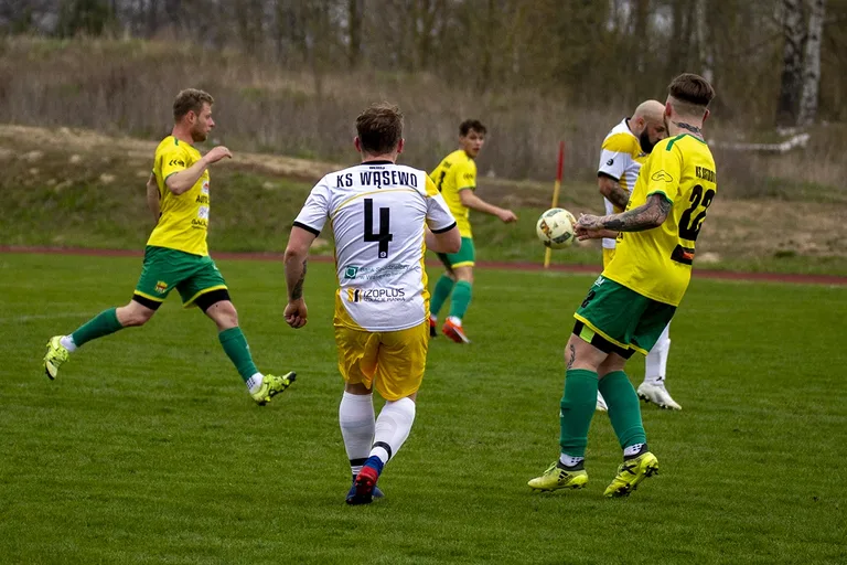 Status quo na górze. Derby na remis