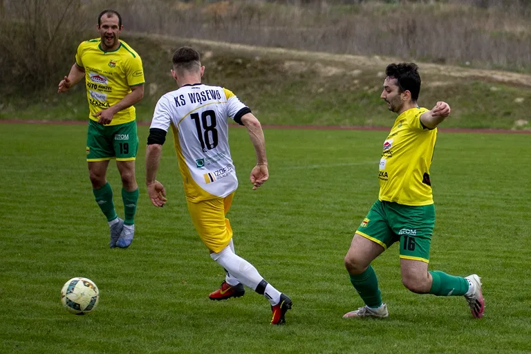 Status quo na górze. Derby na remis