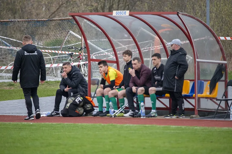 Status quo na górze. Derby na remis