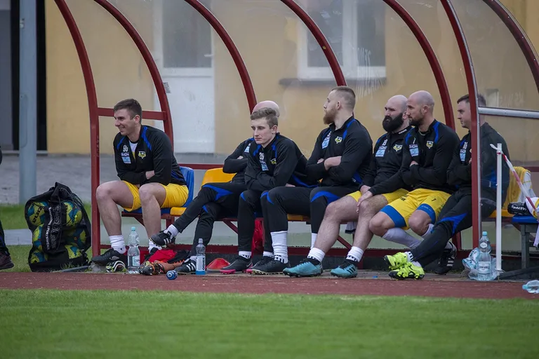 Status quo na górze. Derby na remis