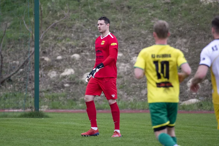 Status quo na górze. Derby na remis