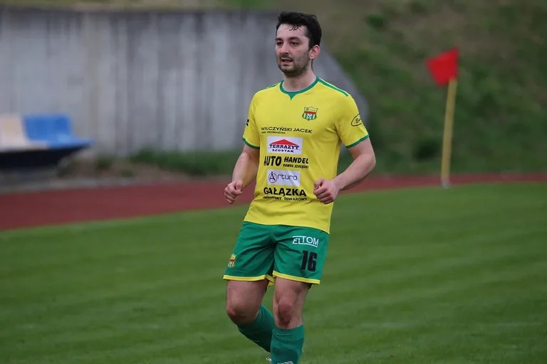 Status quo na górze. Derby na remis