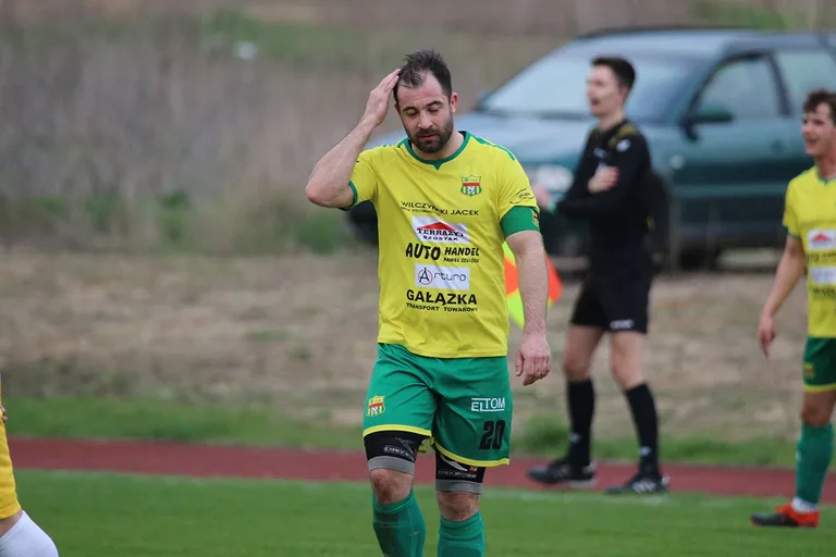 Status quo na górze. Derby na remis
